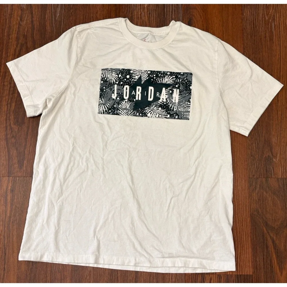 Jordan Mens Floral Poolside T-Shirt (Color: White) Size XL Style: CQ2060-100